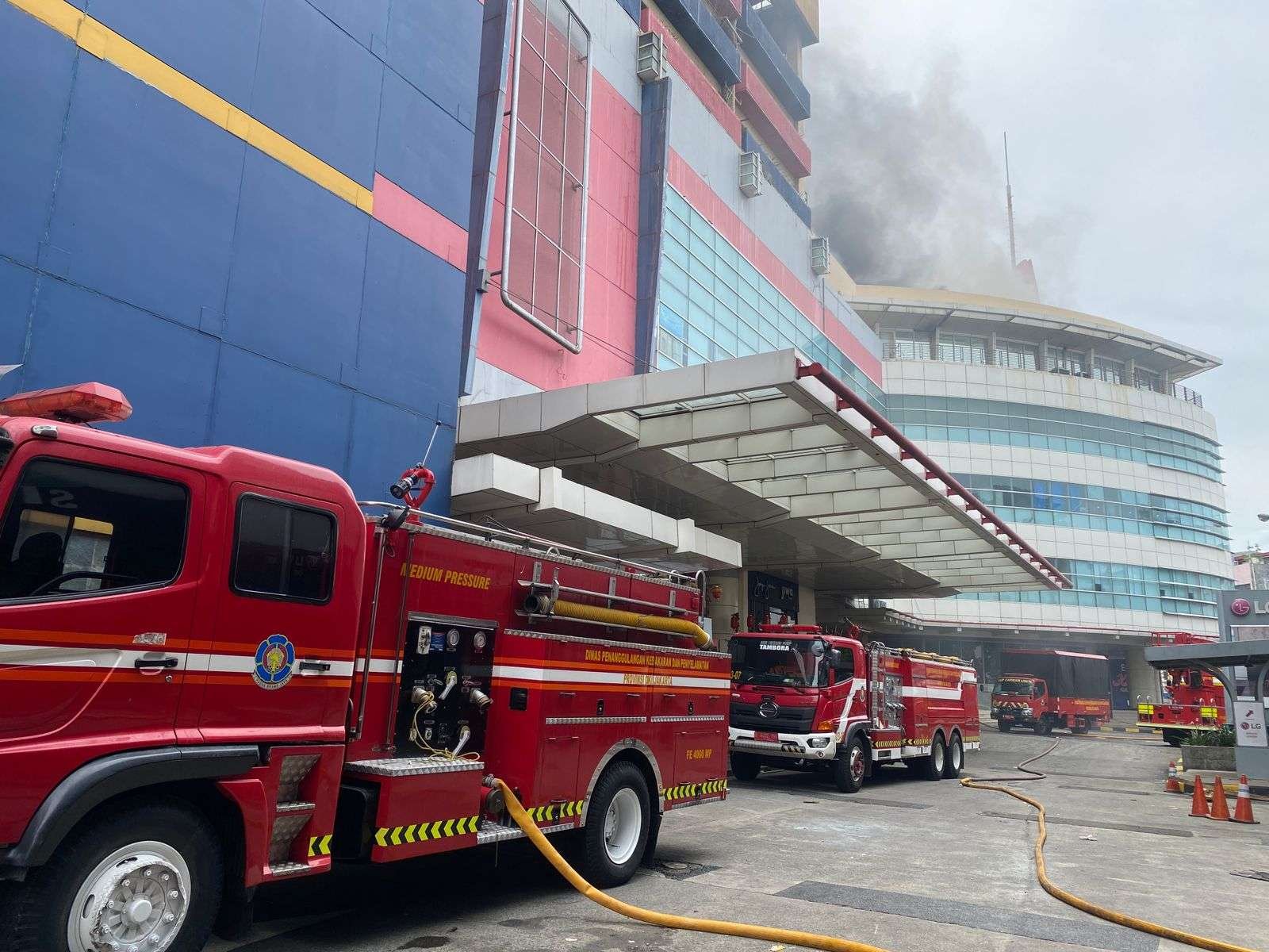 Banyak Fuel Gas Jadi Penyebab Kebakaran Glodok Plaza Sulit Dipadamkan