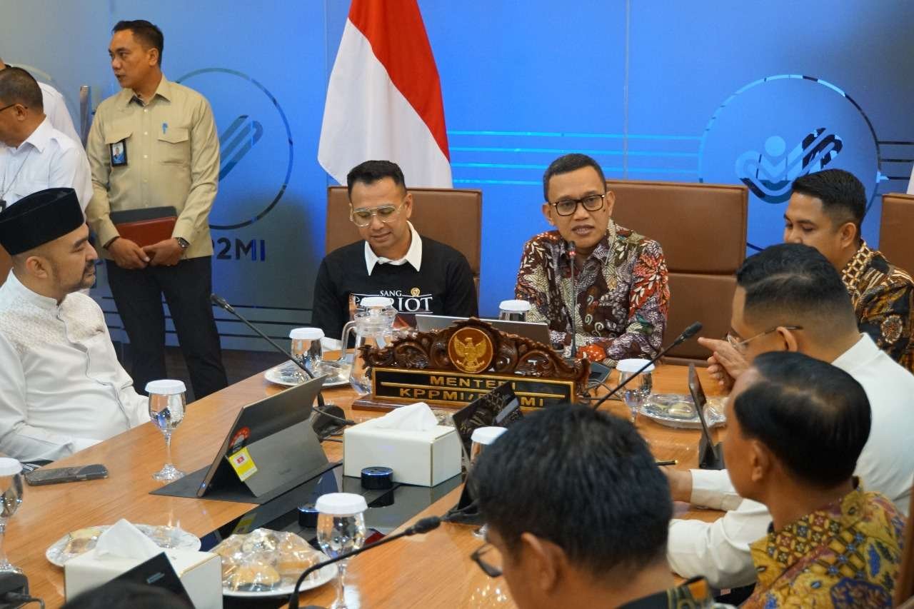 KemenP2MI Audiensi dengan Raffi Ahmad dan Influencer Medsos, Bahas Tren #KaburAjaDulu