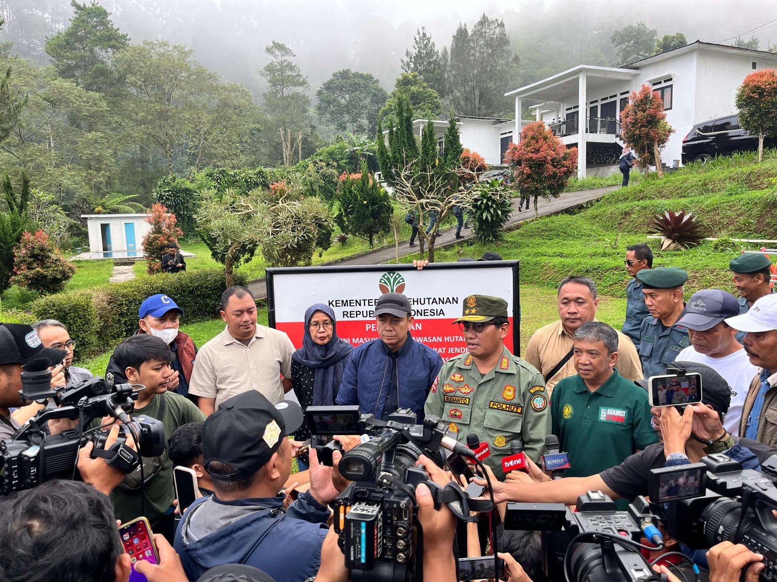 Cegah Banjir dan Longsor, Penertiban Bangunan di Puncak Jadi Langkah Awal Mitigasi