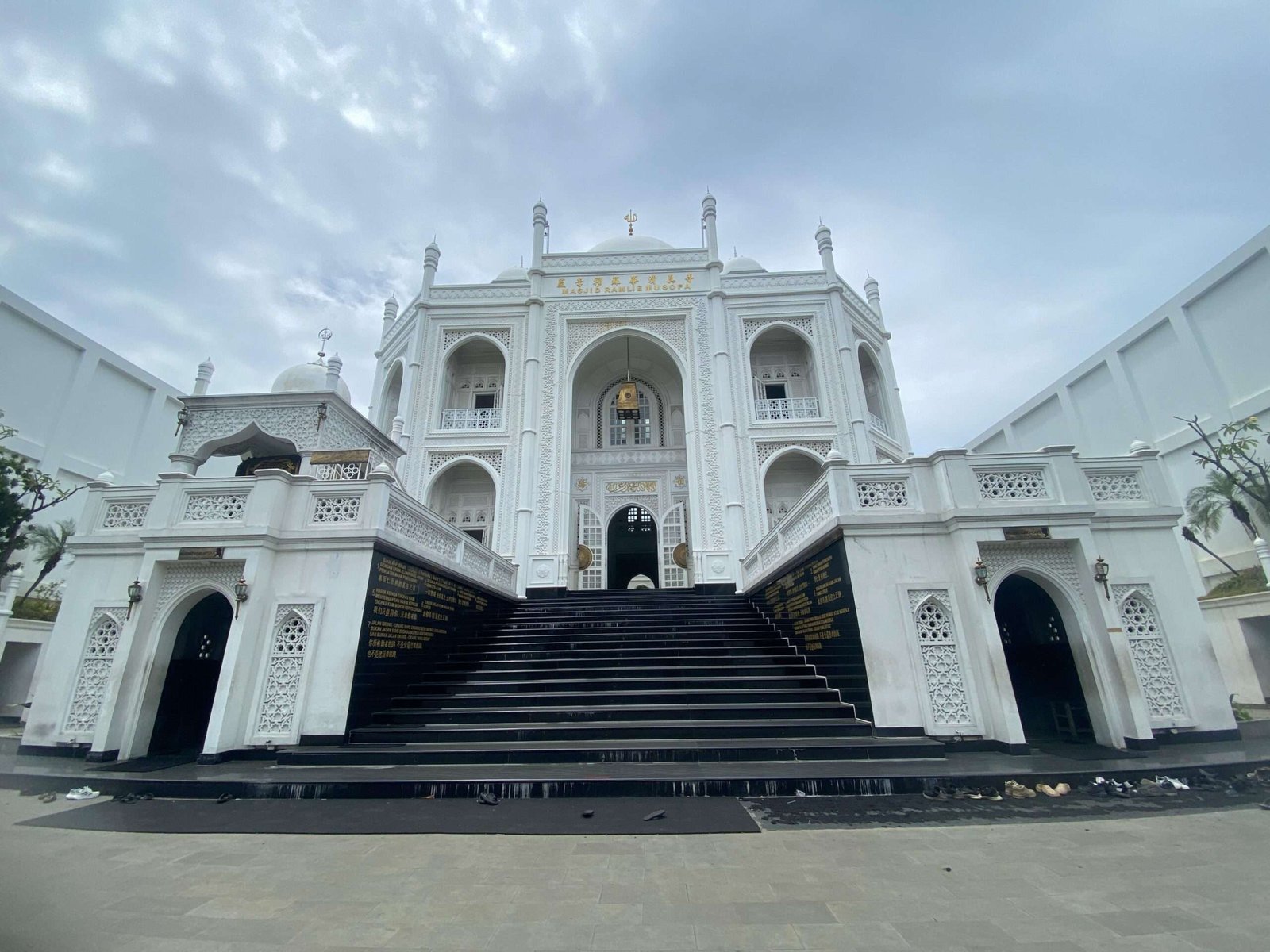 Wisata Religi ke Masjid Ramlie Musofa, Miniatur Taj Mahal India di Jakarta