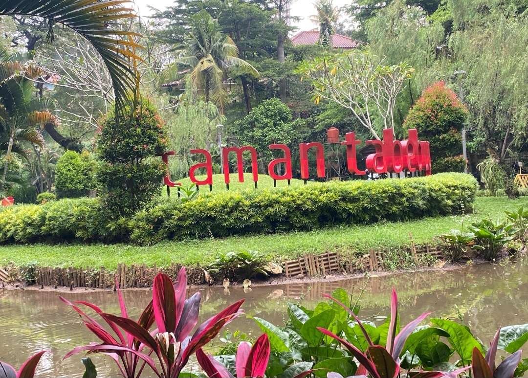 Menariknya Berwisata di Taman Tabebuya Jaksel