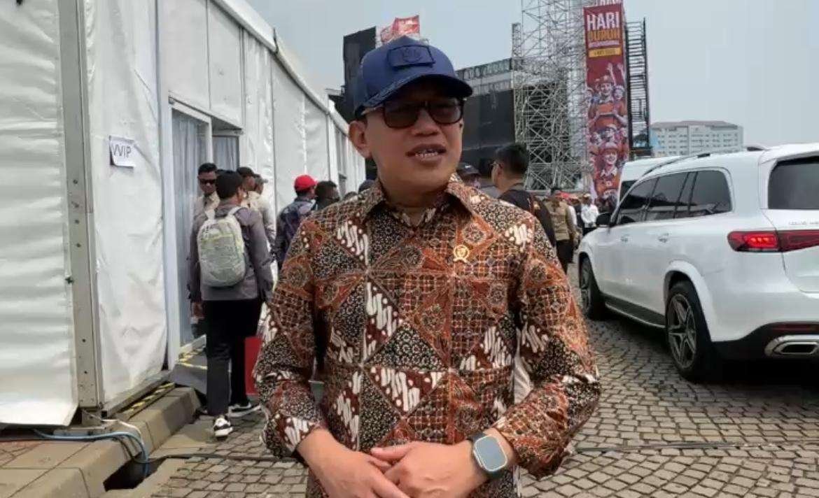 Peringatan May Day, Menteri P2MI Bicara Peluang Dihapusnya Outsourcing