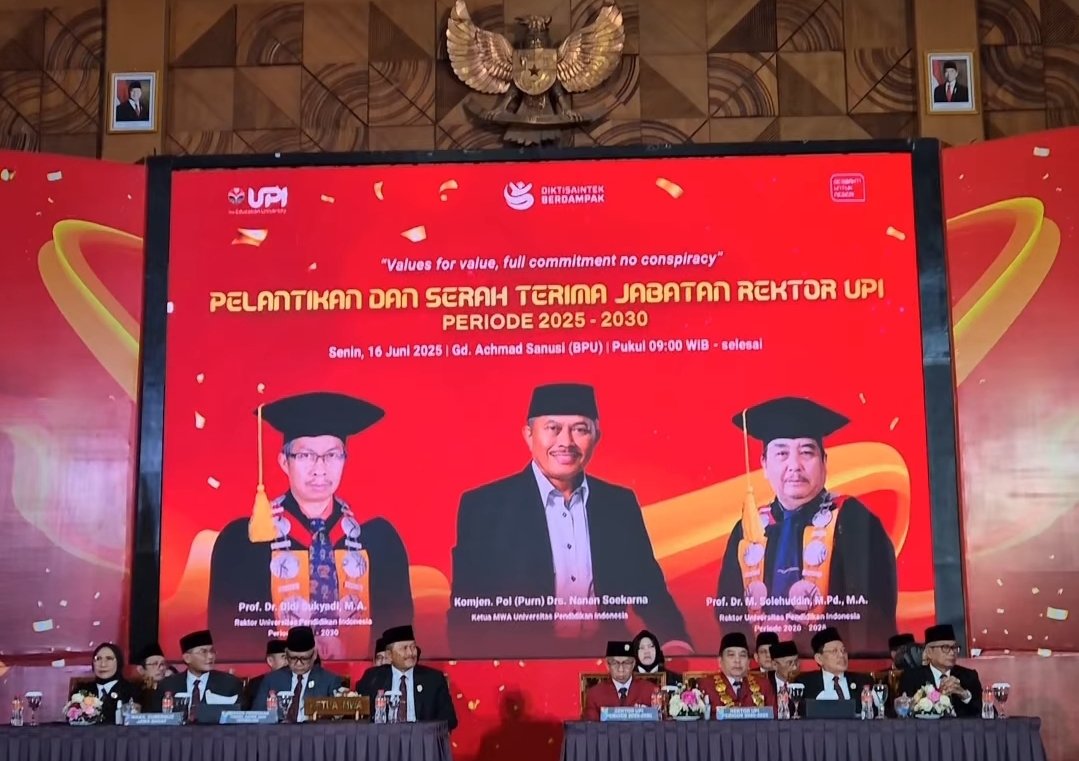 Sumpah Jabatan Rektor UPI Diucapkan dalam Bahasa Inggris, Wakil Ketua DPR Tinggalkan Acara Pelantikan