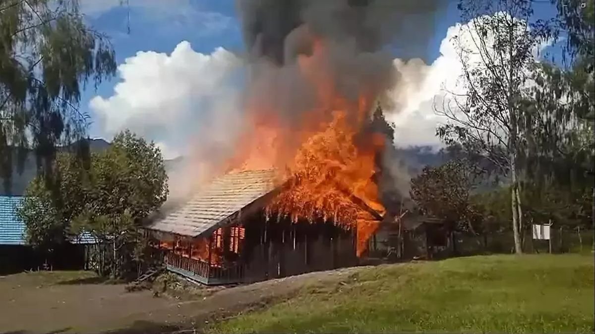 KKB Bakar Sekolah di Papua, DPR: Pemerintah Harus Ambil Langkah Tegas