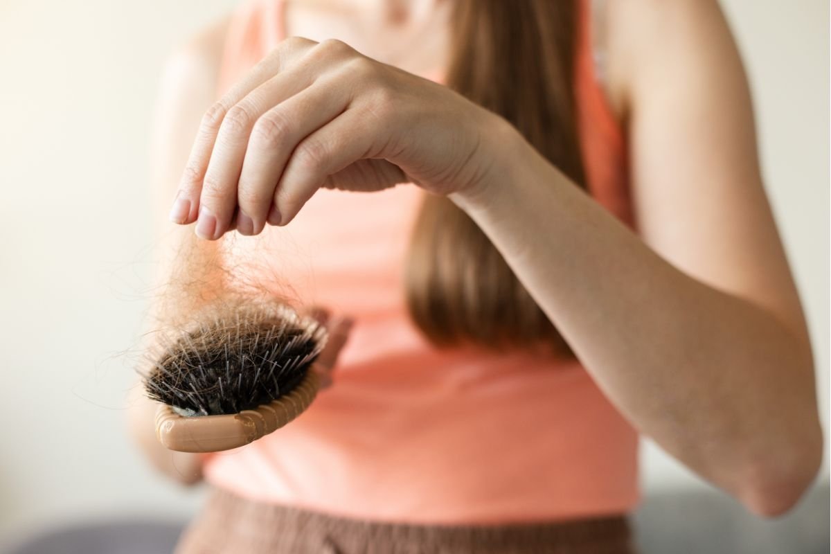 Rambut Rontok Perlu Perhatian, Fakta Kebiasaan Harian yang Memengaruhi Kesehatan