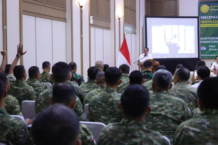 Mentan Amran targetkan 101 ribu hektare kontrak cetak sawah tuntas dalam sebulan demi percepatan swasembada pangan nasional.
